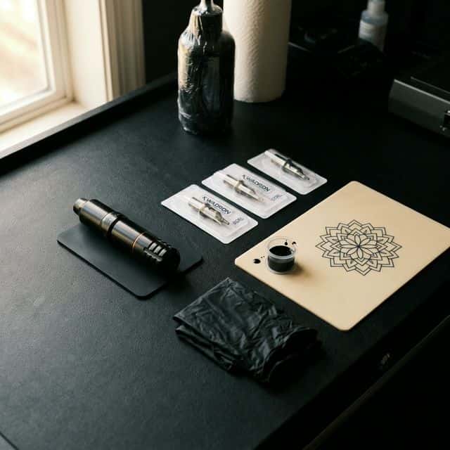 Evde Dövme Yapmak İsteyenler İçin Başlangıç Rehberi: Ekipman, Hijyen ve İlk Adımlar